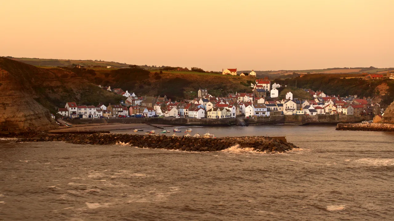 The sun rise at Staithes ©Project Yorkshire 2022
