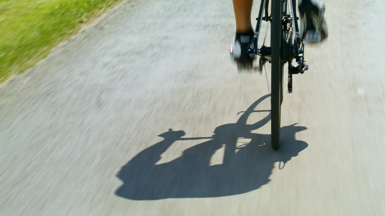 A cyclist takes in the countryside ©Project Yorkshire 2022